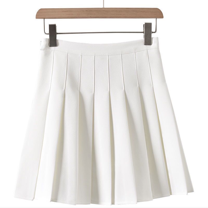 Chantilly |  Een mini rokje met pit.