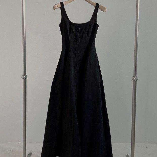 Élodianne | de lange jurk met verfijnde bandjes en tijdloze elegantie